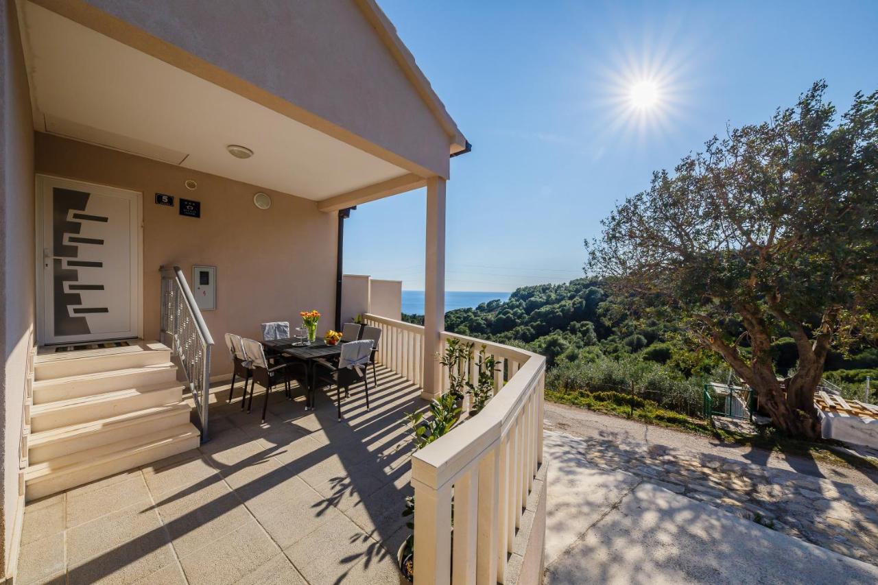 Villa Luana Vis Luaran gambar
