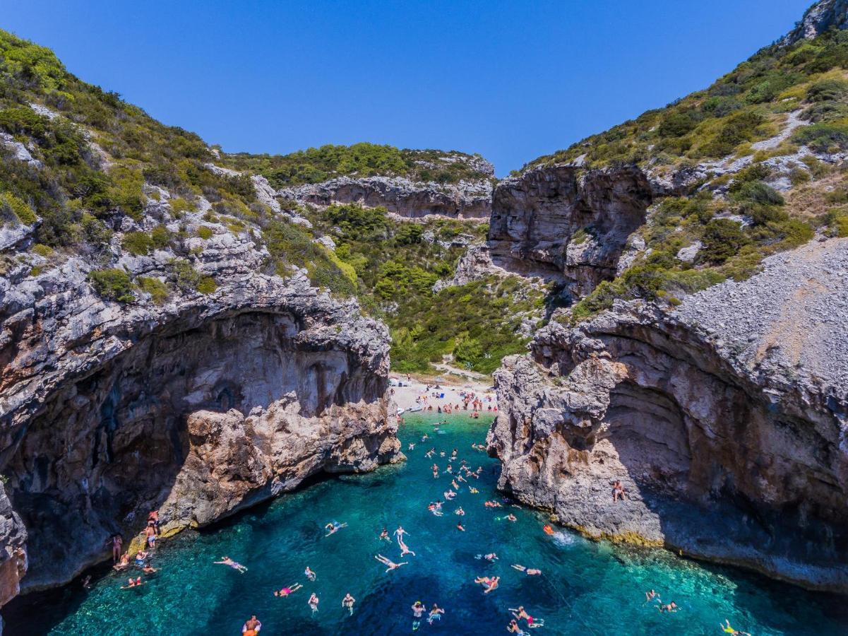 Villa Luana Vis Luaran gambar